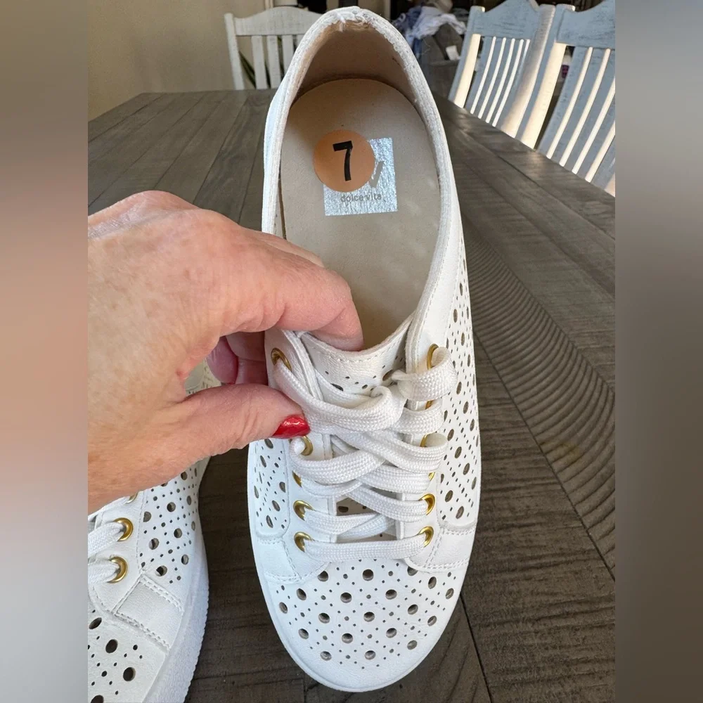 Dolce Vita - DV Adela Perforated Sneakers Women's Size 7 (NWOT)
